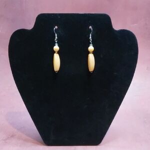 Chic Cream Dangle Earrings - NWOT